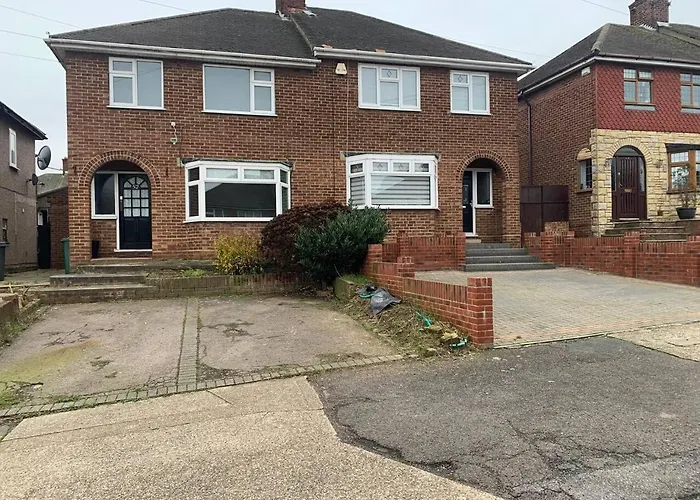 Lovely Contractor Family House London